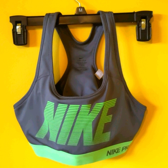 Nike sports bra - Picture 1 of 6